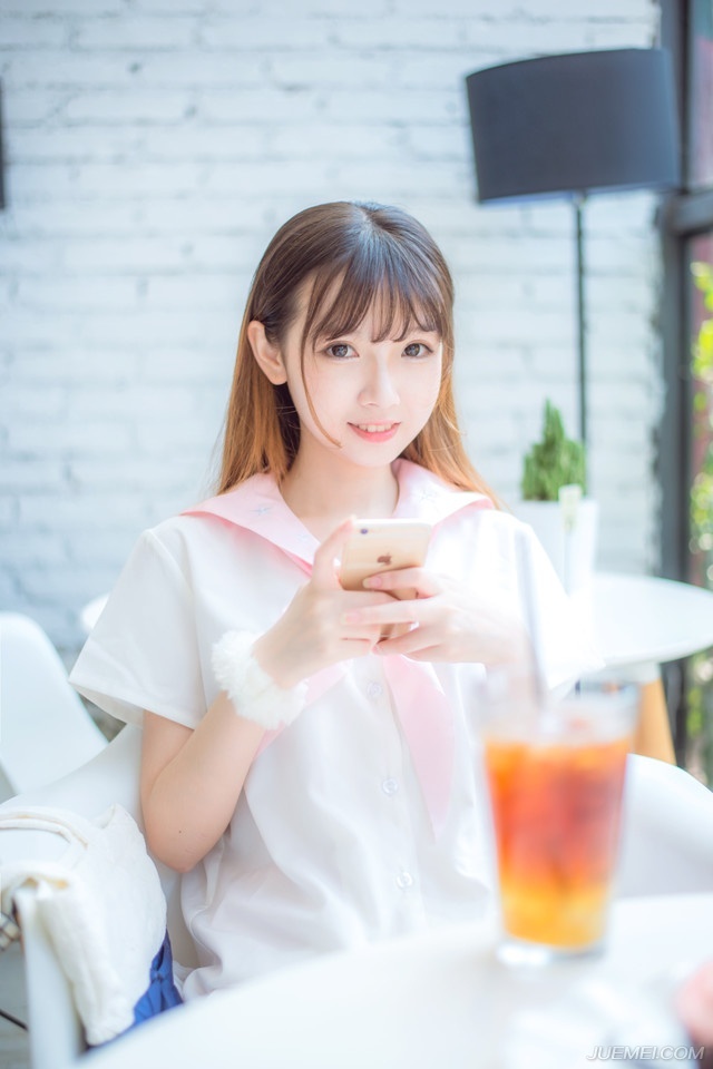 “事急从权，如今既然要用张任，说不得，当用一些手段。”法正微笑道。